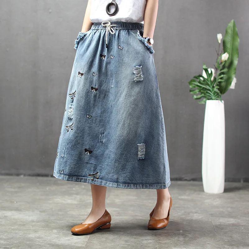 Новинка 89014, женская джинсовая юбка с дырками и вышивкой в виде бабочек, большие размеры, юбка с необработанными краями и карманами, длинная юбка для девушек