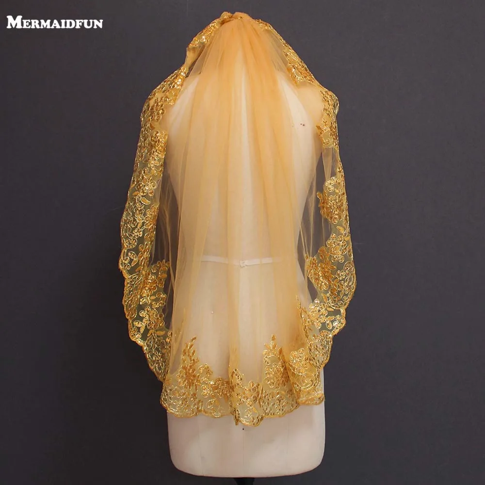 

2019 Real Photos Bling Sequins Lace Edge One Layer Gold Color Short Wedding Veils with Comb Bridal Veils