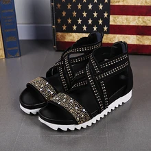 Новинка года; туфли с перекрестными ремешками и высоким берцем; мужские черные сандалии-гладиаторы с вырезами; мужские удобные летние сандалии на плоской подошве с кристаллами