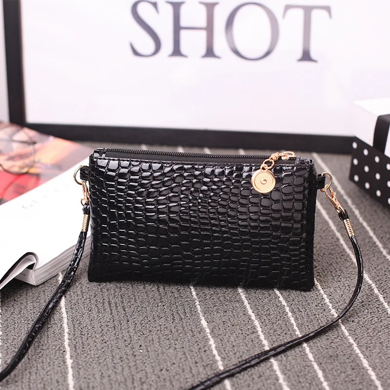 

In the spring and summer of 2018, the new bag, the Korean version of the hand bag the crocodile striped bag, the zero wallet