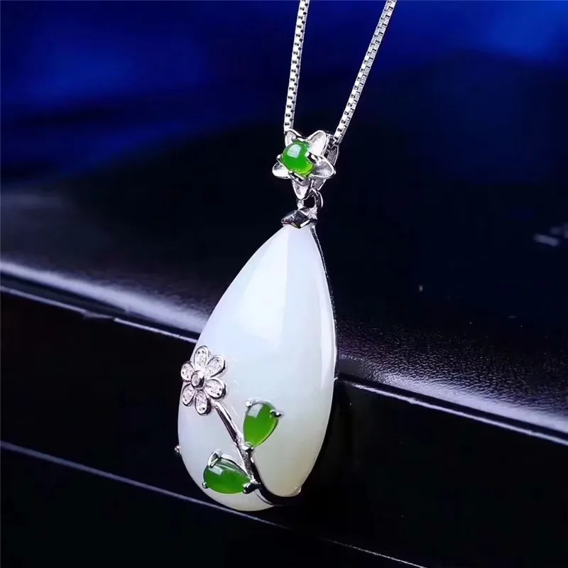 

SICCSAEE Natural Elegant Women Pendant White Stone Hand Carved Water Drop Shape Stone Pendant Necklace Jewelry