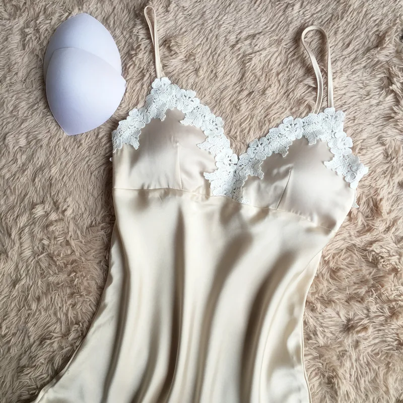 4162153596_1929359744