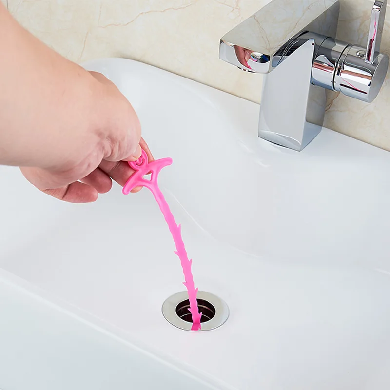 Почистить ванную от волос. Очиститель засоров в раковине. Ершик для слива в ванной. Для очистки слива раковины. Почистить ванную от волос.