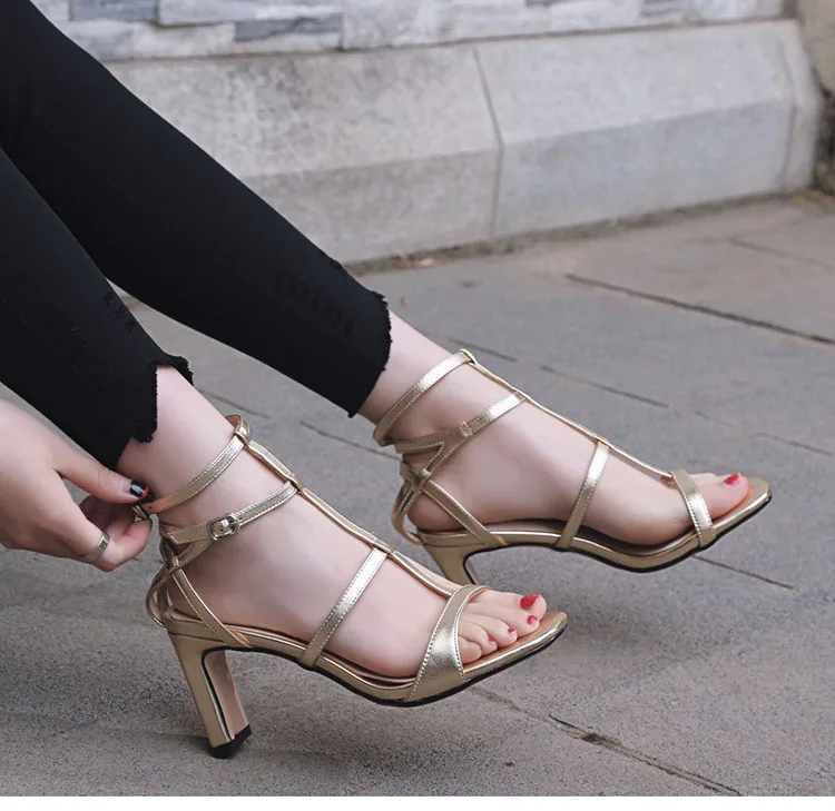 Phoentin/золотистые сандалии-гладиаторы; Новинка года; женские сандалии в римском стиле с узкими ремешками на лодыжках; летняя повседневная женская обувь; однотонная обувь; FT408