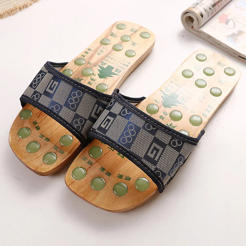 

Mazefeng 2018 New Fashion Summer Men Casual Slippers Men Cosplay Slippers Wooden Male Clogs Outdoor Antiskid Massaging Shoes