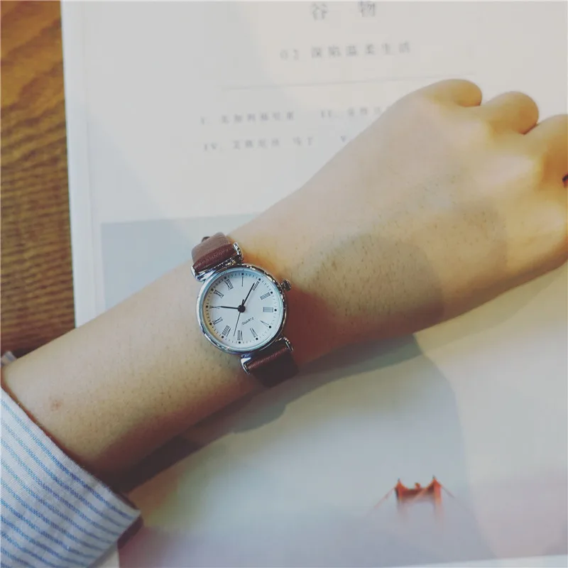 Изысканные маленькие простые женские модельные часы ретро кожаные женские часы бренд Bgg Женская мода мини дизайн наручные часы