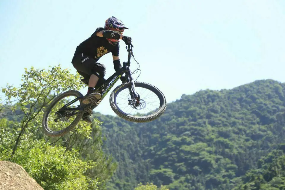 Футболка с логотипом SRAM EAGLE 12 Скоростей черная футболка полный