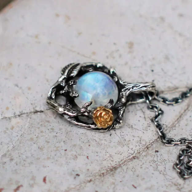 

LISTE&LUKE Hot Sale Retro Silver Aurora Space Planet Moonlight Stone Rose Pendant Necklaces for Women Pretty Dropship Pendant