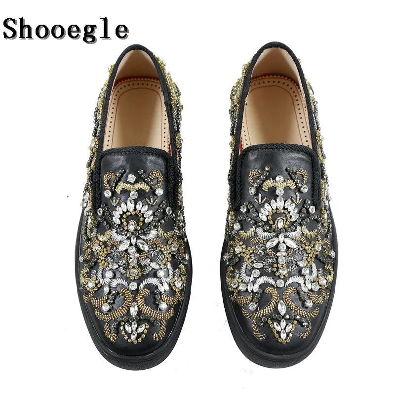 Shooegle Для мужчин Вышивка Кристалл плоской строка Бисер Спортивная обувь модные со стразами без шнуровки на Для мужчин взлетно-посадочной полосы Chaussures Hommes
