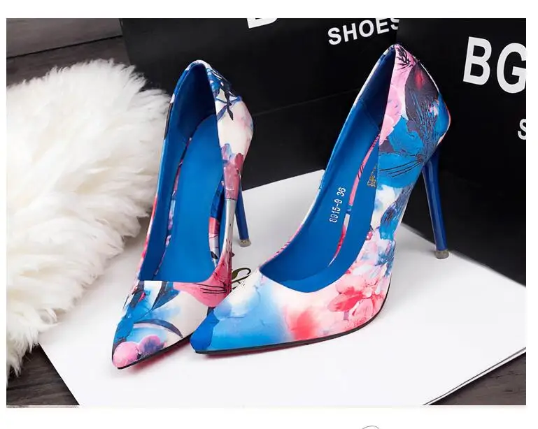 Женские туфли-лодочки на высоком каблуке 10 см; яркие женские офисные туфли с острым носком без застежки с цветочным принтом; женские свадебные туфли