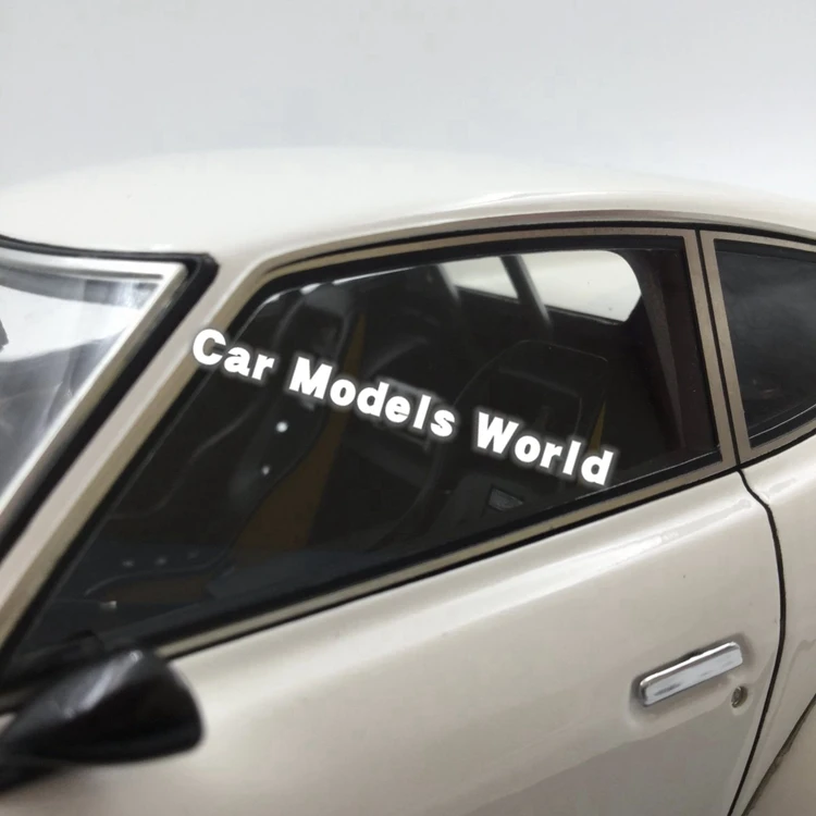 Полимерная модель автомобиля для IG-Model Fairlady Z(S30) 1:18(белый)+ маленький подарок