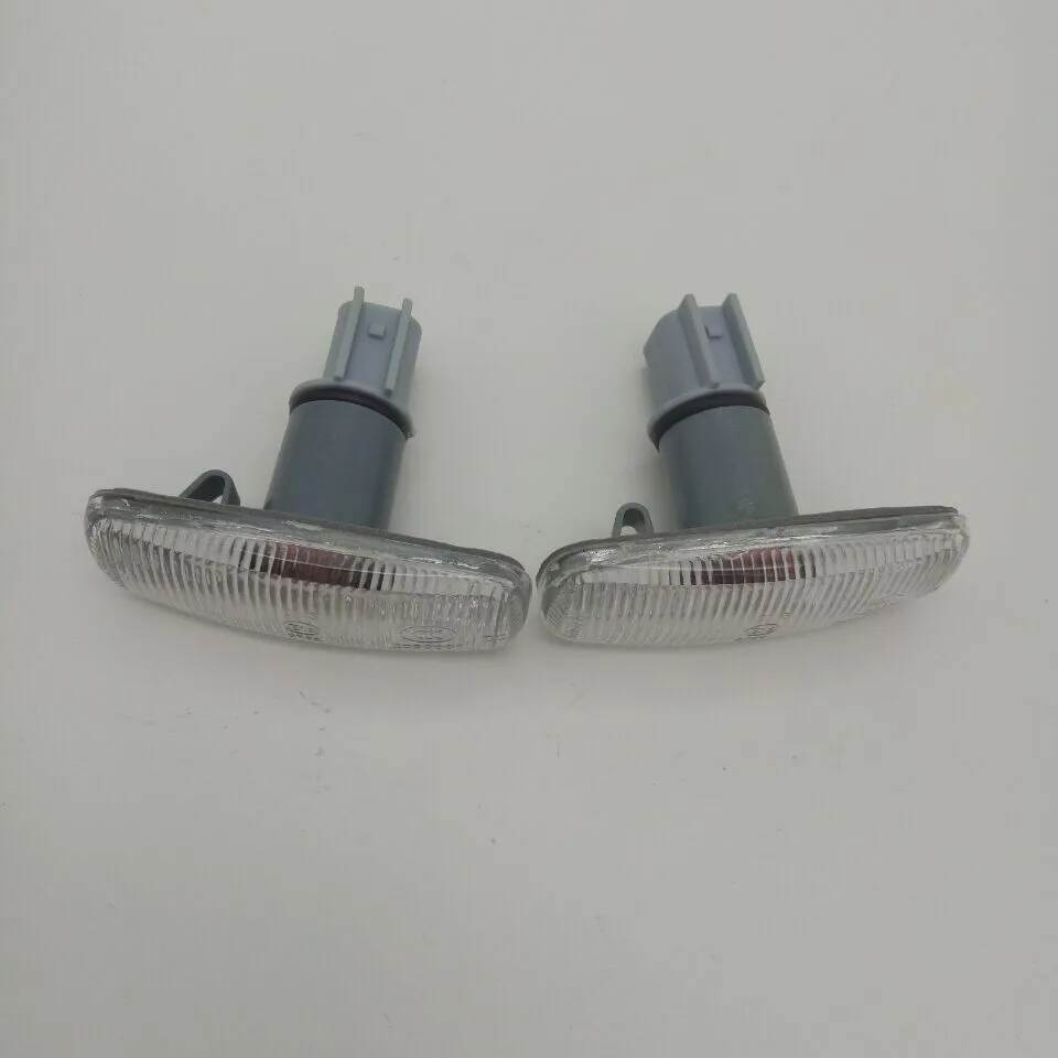 

2PCS For Chrysler 300C / fender lights / Side turn lamp/ marker lamps / The width light