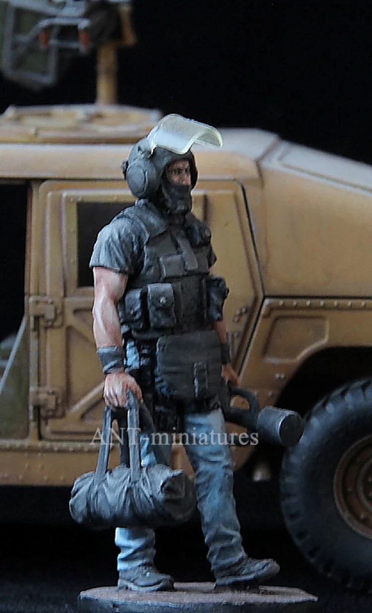 1/35 каучуковая фигурка Солдат модель современный контроллер информации GK белая модель Ручная Военная война 121