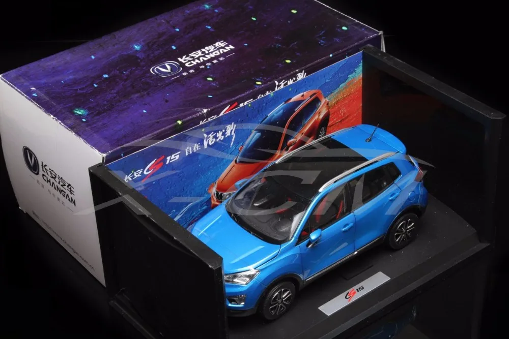 Литая модель автомобиля Changan CS15 SUV 1:18(синий)+ маленький подарок