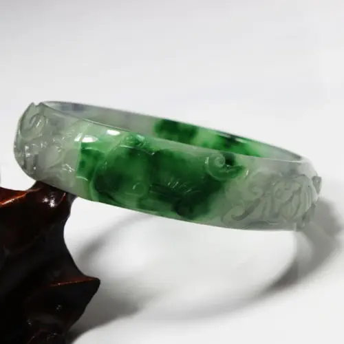 

2685 NATURAL BEAUTIFUL CHINA HAND-CARVED GREEN JADE GEMS BANGLE BRACELET