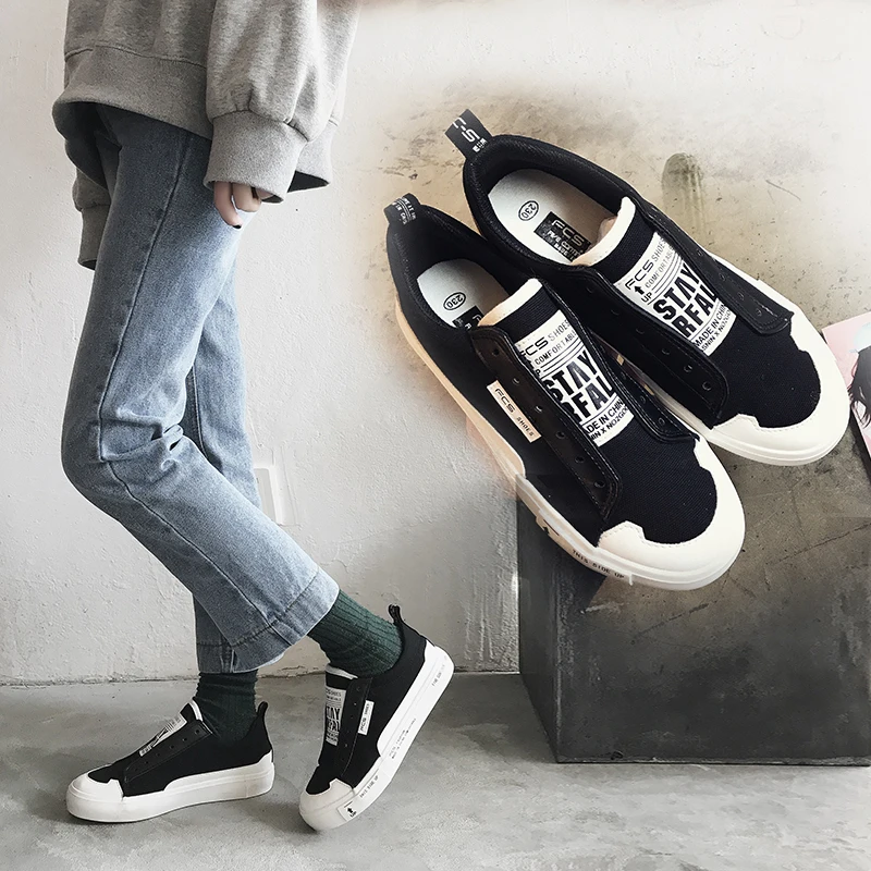 

2018 New Women Sneakers Female Shoes Fashion Style White Black Casual Shoes Flat Heel Slip on Loafers Leather Shoes Size 35-40