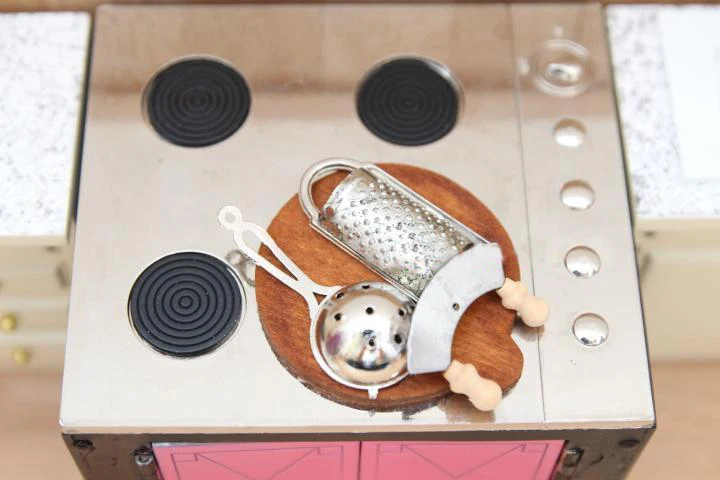 G10-X082 الأطفال طفل هدية لعبة 1:12 دمية مصغرة الأثاث مصغرة rement اكسسوارات منجل مصفاة مجلس مجموعة