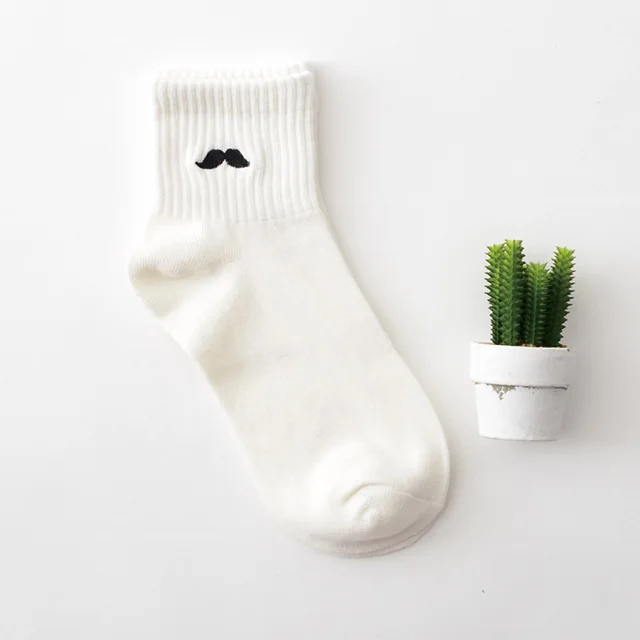 Blanc nbvmngjhjlkjlUK Motif de Coeur de Dessin anim/é Chaussettes Courtes Mode Femmes Mignonnes Chaussettes dr/ôles Femme Casual Chaussette en Coton /à la Cheville