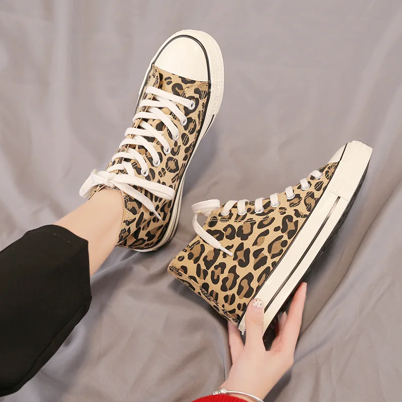 

Leopard super fire high canvas shoes female 2018 new plus velvet shoes Korean students Harajuku ulzzang shoes