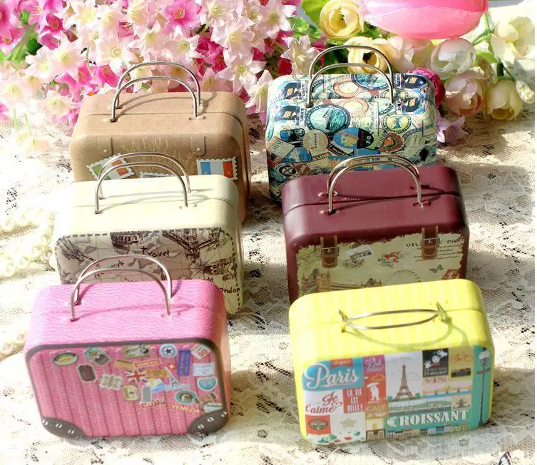 

1Pc 7.5*5.5*3.5cm Europe Style Vintage Suitcase Shape Candy Storage Box Wedding Favor Tin Box Sundries Organizer Container