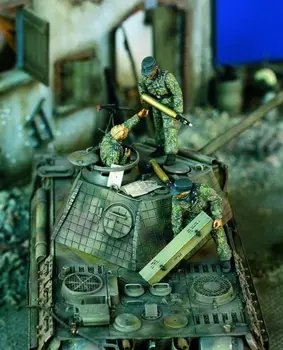 

Scale 1/35 ancient crew include 2 (NO TANK ) figure Resin Model Unpainted