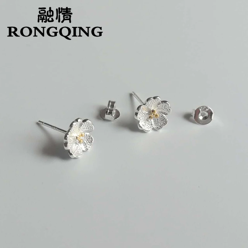 

RONGQING 1pair Simple Small Daisy Earrings Prevent Allergy Marguerite Stud Earrings for Women Flower Jewelry Gifts Not allergies