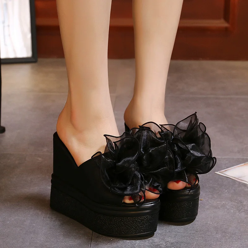 

Summer sweet bow transparent fish mouth sandals and slippers female flowers thick bottom slope with word cool slippers.