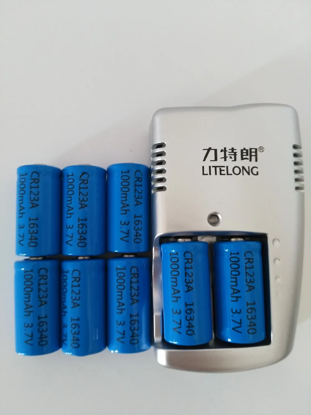 8PCS/LOT 3.7V 1000mAh lithium ion battery 16340 CR123A rechargeable lithium battery +1 PCS