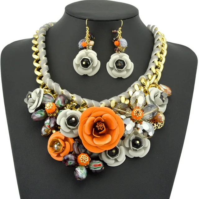New Design Spring Gold Chain Spray Paint Metal Flower Crystal Necklace