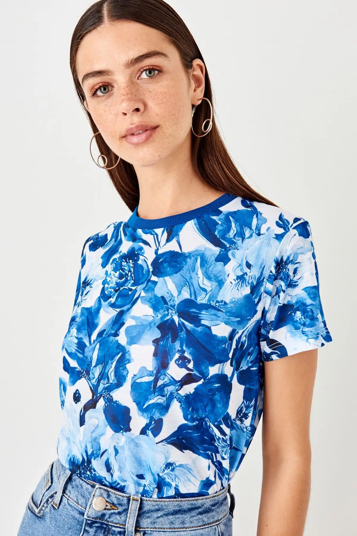 

Trendyol Blue Flower Decorated Basic Knitted T-Shirts TWOSS19TS0033