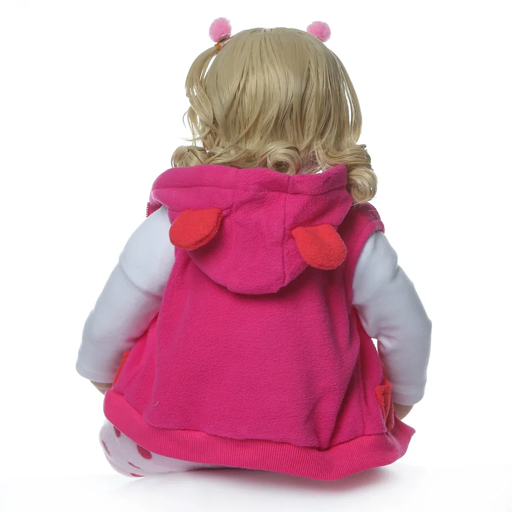 Кукла под. Монстер хай твайла под напряжением. Реборн с игрушкой розовый жирафик. Снегурочка под ёлку. Кукла под.