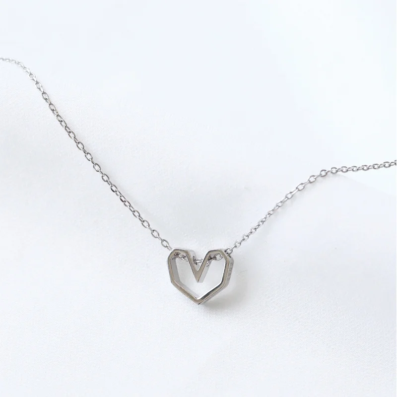 

Silver Simple Style Hollow Heart Pendant Choker Necklace For Women 925 New Fashion Hollow Out Jewelry