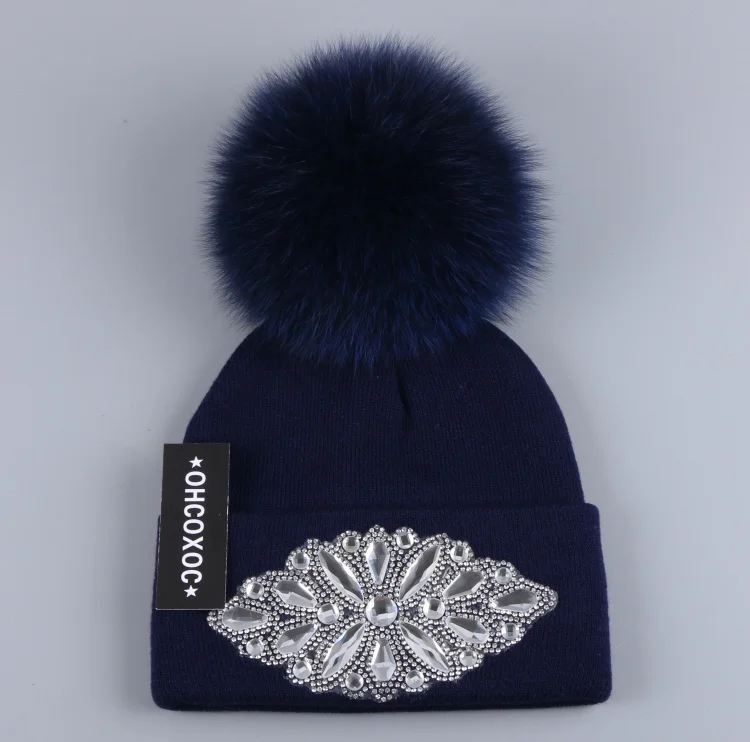 Роскошные зимние шапки для женщин, женские, длинные, украшенные кристаллами, цветами, большими лисьими помпонами, черные, темно-синие, серые, Женская модная зимняя Шапка-бини - Цвет: Fox Pom navy hat