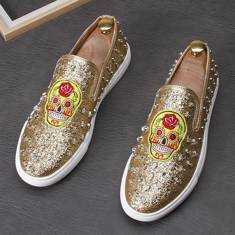 

New Men's luxury Rivet pirate skull Casual flats platform Shoes British Designer Man charming skateboard Shoes zapatillas hombre