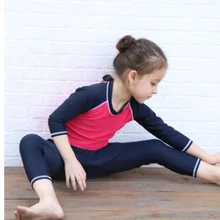 Для девочек; одежда для плавания с длинным рукавом штаны с защитой от солнечных лучей, купальник костюм из трех предметов для детей