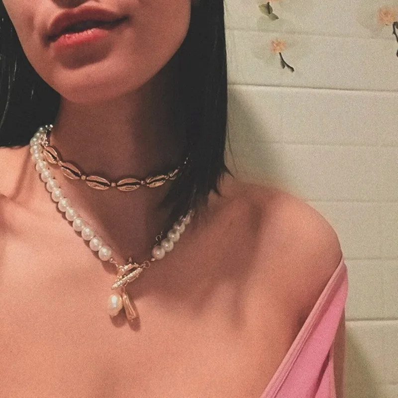 

Fashion Gold Color Cowrie Shell Choker Necklace for Women Statement Imitation Pearls Coin Pendant Necklace Punk Lock Collier