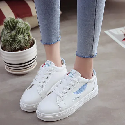 FeiYiTu/сезон весна-лето; женская дышащая Модная Белая обувь; женская обувь на плоской подошве; повседневная обувь без застежки из искусственной кожи; Лидер продаж - Цвет: Небесно-голубой