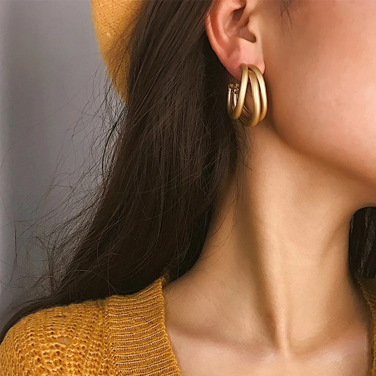 

European and American cross-border jewelry Personality irregular matt geometric earrings female Retro simple C-shaped round ear