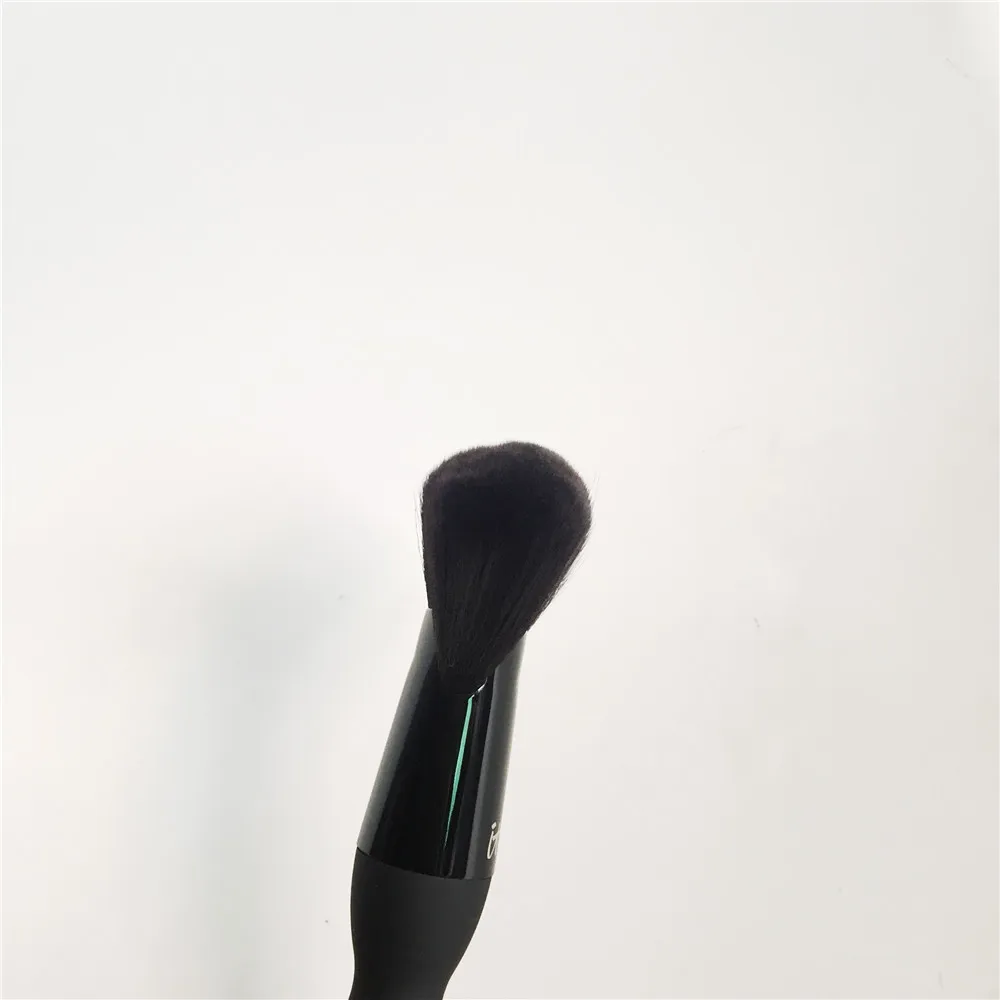 IT BRUSHES FOR ULTA Velvet Luxe Empress Fan Brush #324 _ 5