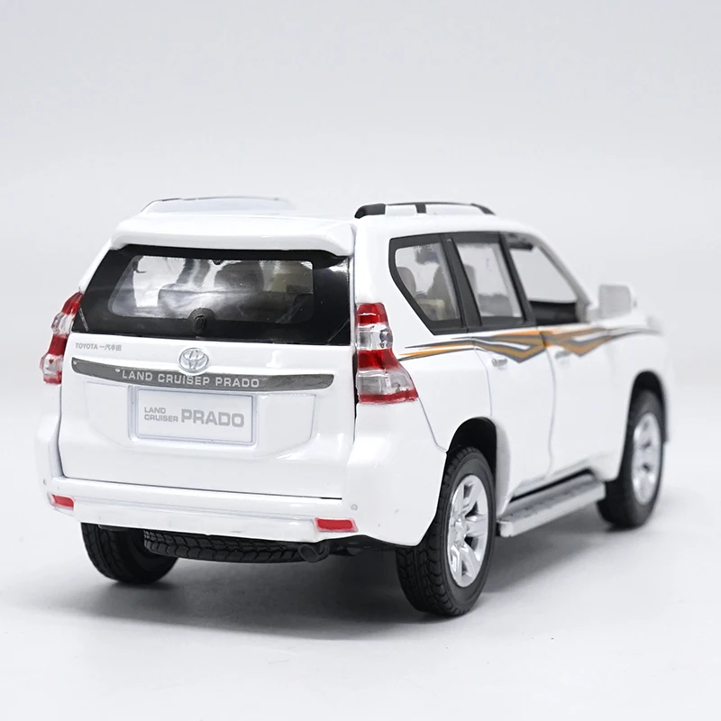 Литая игрушка в масштабе 1:32 модель внедорожника Toyota Land Cruiser Prado со светильник кой