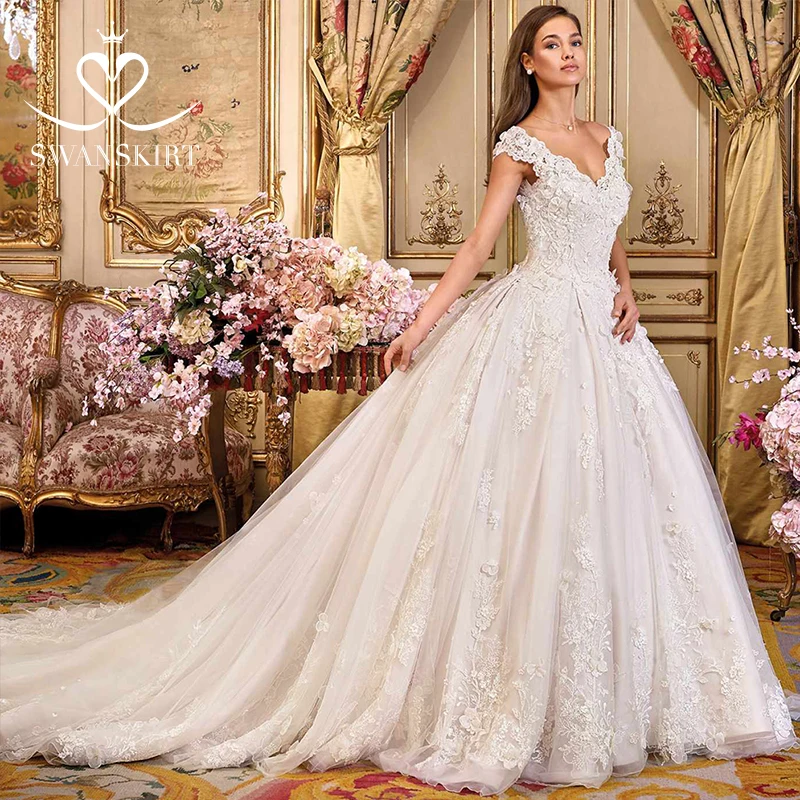 

Swanskirt Appliques Beaded Backless Ball gown Wedding Dress 2019 Luxury French Chapel Train customized vestido de noiva U106