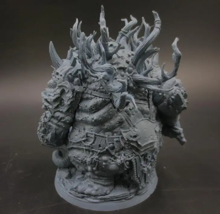 Набор моделей из смолы King of Ruin (считайте что он отличный нечистый) в разобранном