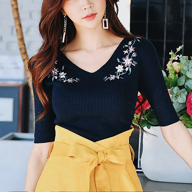 Dabuwawa Spring V-Neck Embroidery Knitted Sweaters for Women GIrls 2019 New Half Sleeve Slim fashion Pullovers Top   DN1ATS003