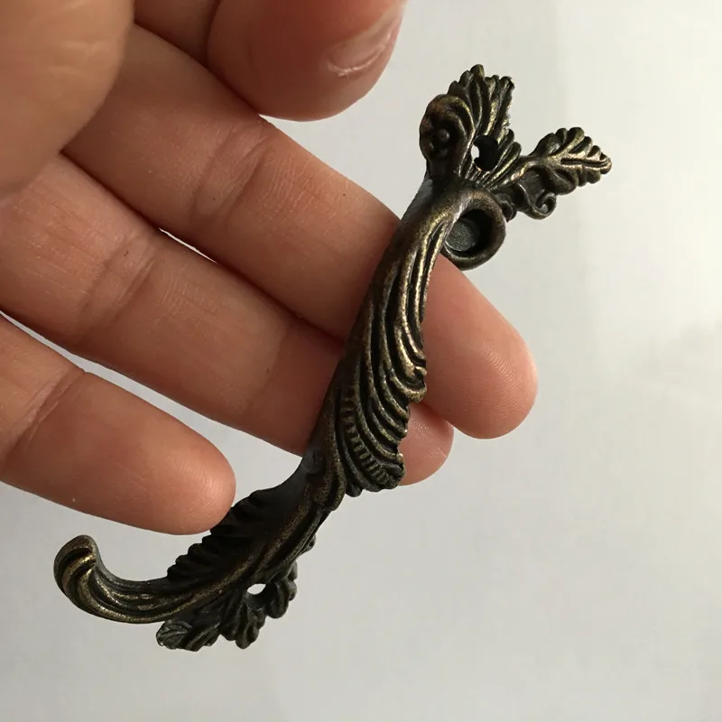

Leaves Striped Carved Handle, Kitchen Handle ,Cabinet Drawer Handle ,Door Knobs Handle Bronze Tone
