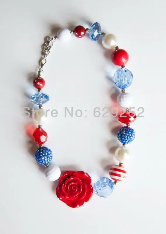 toddler girl play jewelry
