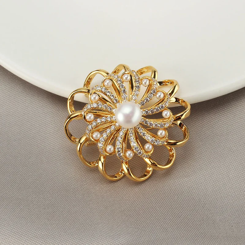 

Luxury Crystal Flower Brooch Rhinestone Pin Women Natural Pearl Brooches Pins Jewelry for Female Wedding Scarf Accessories