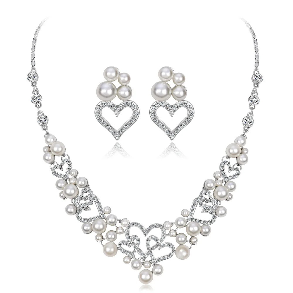 

Elegant temperament with pearl necklace earrings