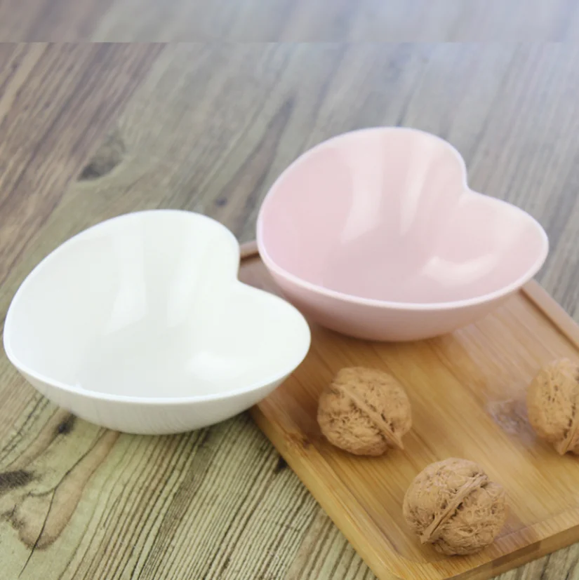 Керамическая миска в форме сердца розовая персиковая белая закуска керамическая
