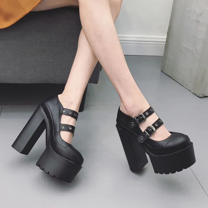 Туфли на низком широком каблуке. Массивные туфли на платформе. Обувь на широком каблуке. Туфли с толстым каблуком. Туфли на квадратном каблуке.