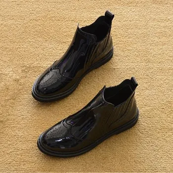 

Autumn and winter new flat women's boots Round head thick bottom chelsea boots Fashion carving Female Booties boty